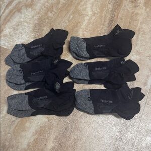 (NWOT) 6 pairs Feetures Elite Max Cushion No Show Black/Grey Ankle Socks Size M